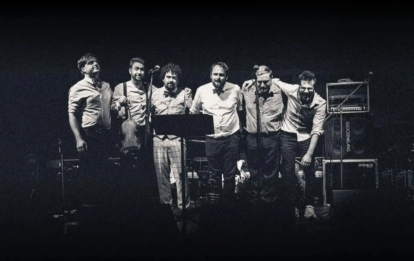 Tingltangl na pódiu