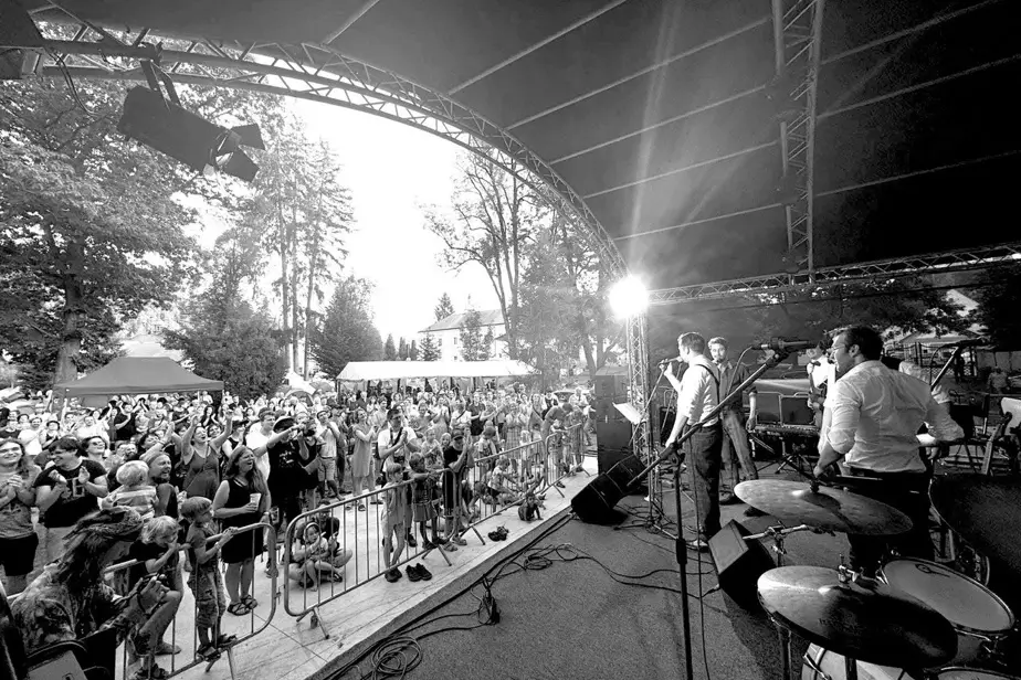 Kapela Tingltangl - živá hudba k tanci a poslechu